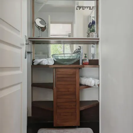 Spacious & Renovated At 250 Meters From Paris شقة